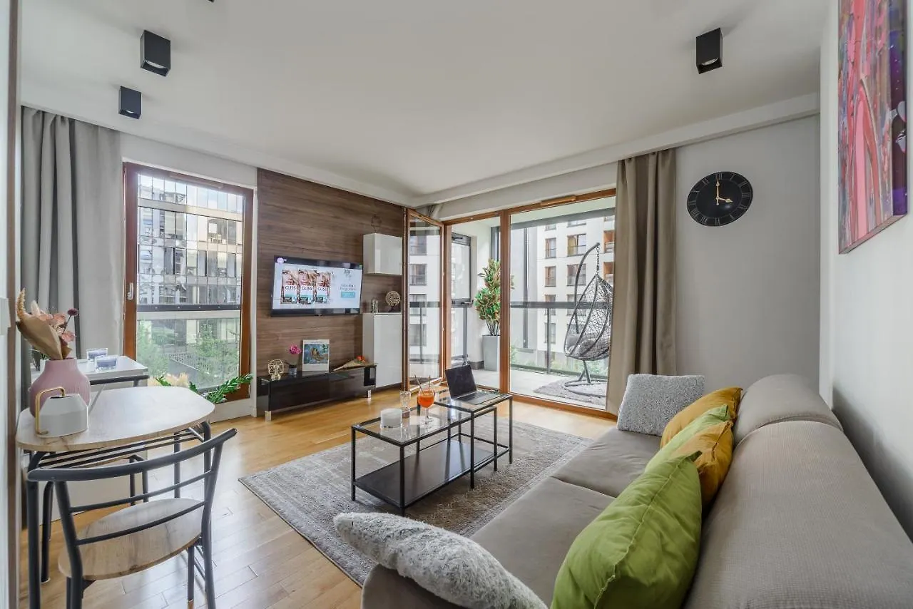 Modern Apartments With Access To The Pool Near Rondo Daszynskiego Station Varsovie