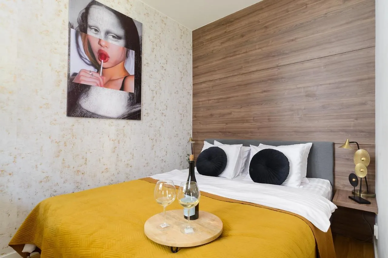 Modern Apartments With Access To The Pool Near Rondo Daszynskiego Station Varsovie