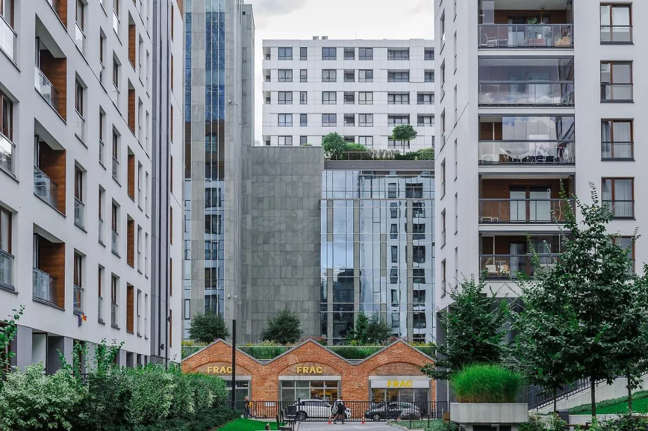 Modern Apartments With Access To The Pool Near Rondo Daszynskiego Station Varsovie