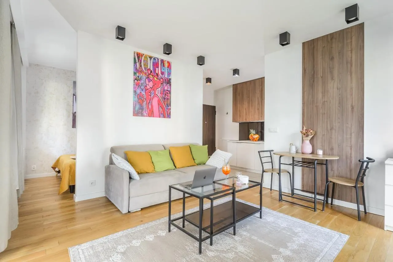 Modern Apartments With Access To The Pool Near Rondo Daszynskiego Station Varsovie