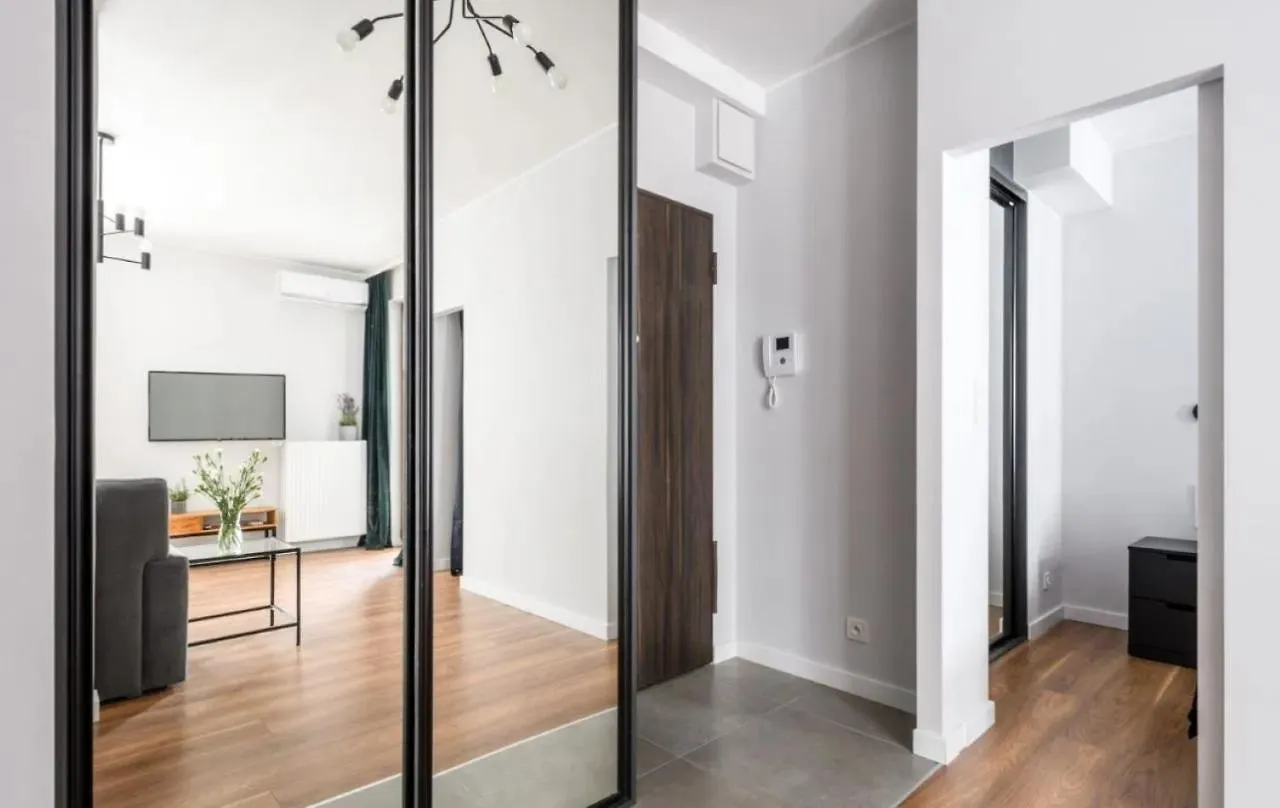 Modern Apartments With Access To The Pool Near Rondo Daszynskiego Station Varsovie 0*,  Pologne