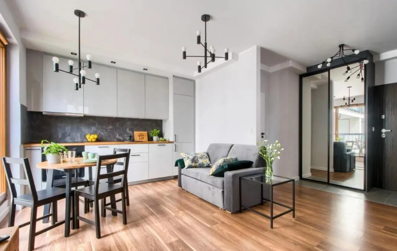 Modern Apartments With Access To The Pool Near Rondo Daszynskiego Station Varsovie