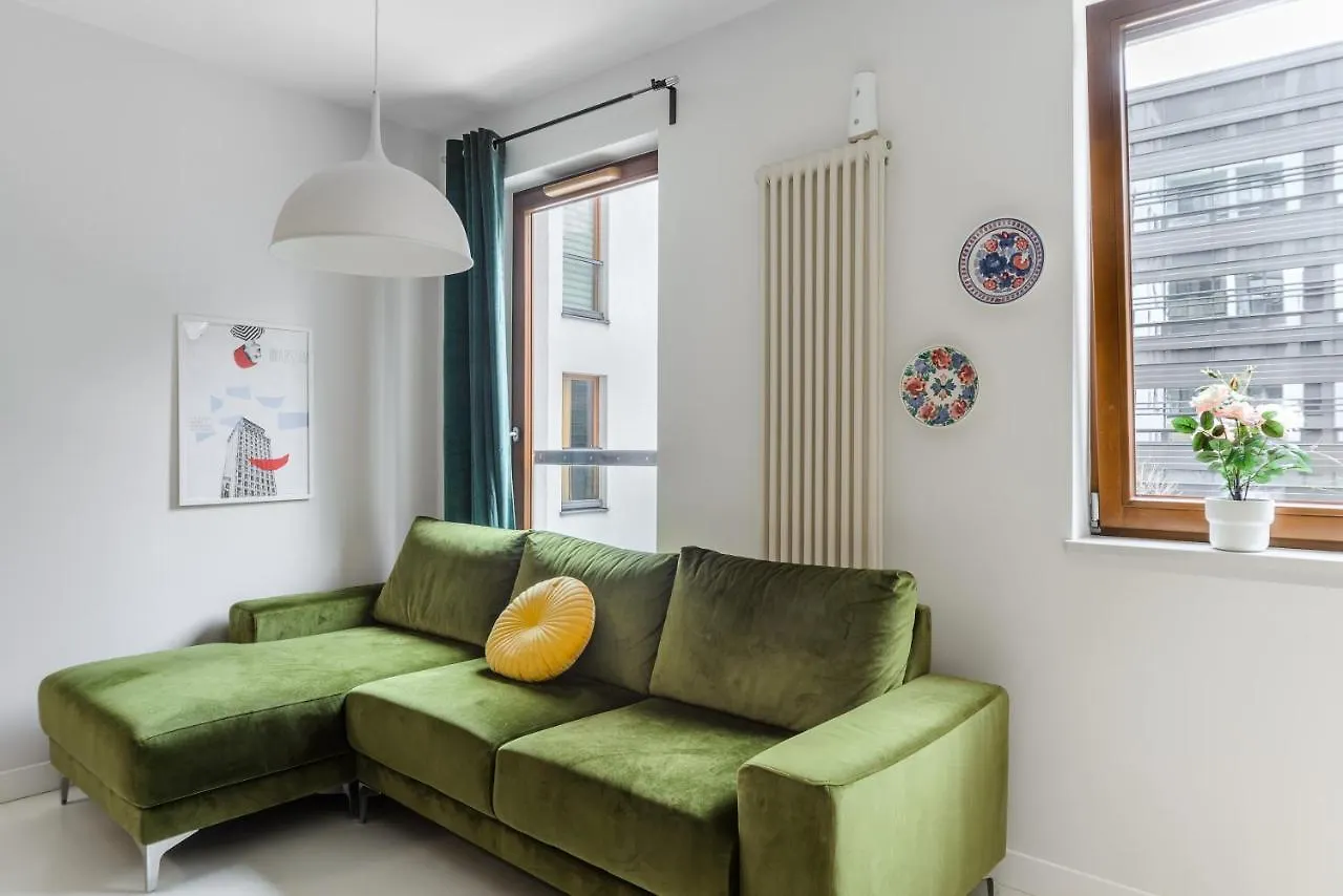 Modern Apartments With Access To The Pool Near Rondo Daszynskiego Station Varsovie Pologne