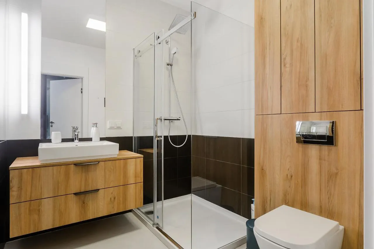 Modern Apartments With Access To The Pool Near Rondo Daszynskiego Station Varsovie