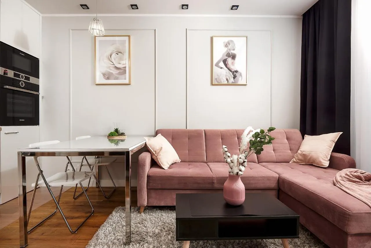 Modern Apartments With Access To The Pool Near Rondo Daszynskiego Station Varsovie 0*,  Pologne